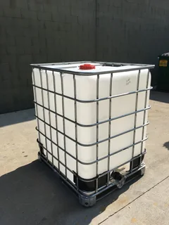 275-gallon reconditioned non-food-grade IBC tote from the Bulk photo library