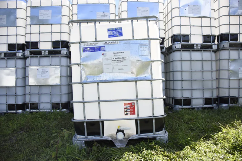 330-gallon reconditioned non-food-grade IBC tote from the Bulk photo library
